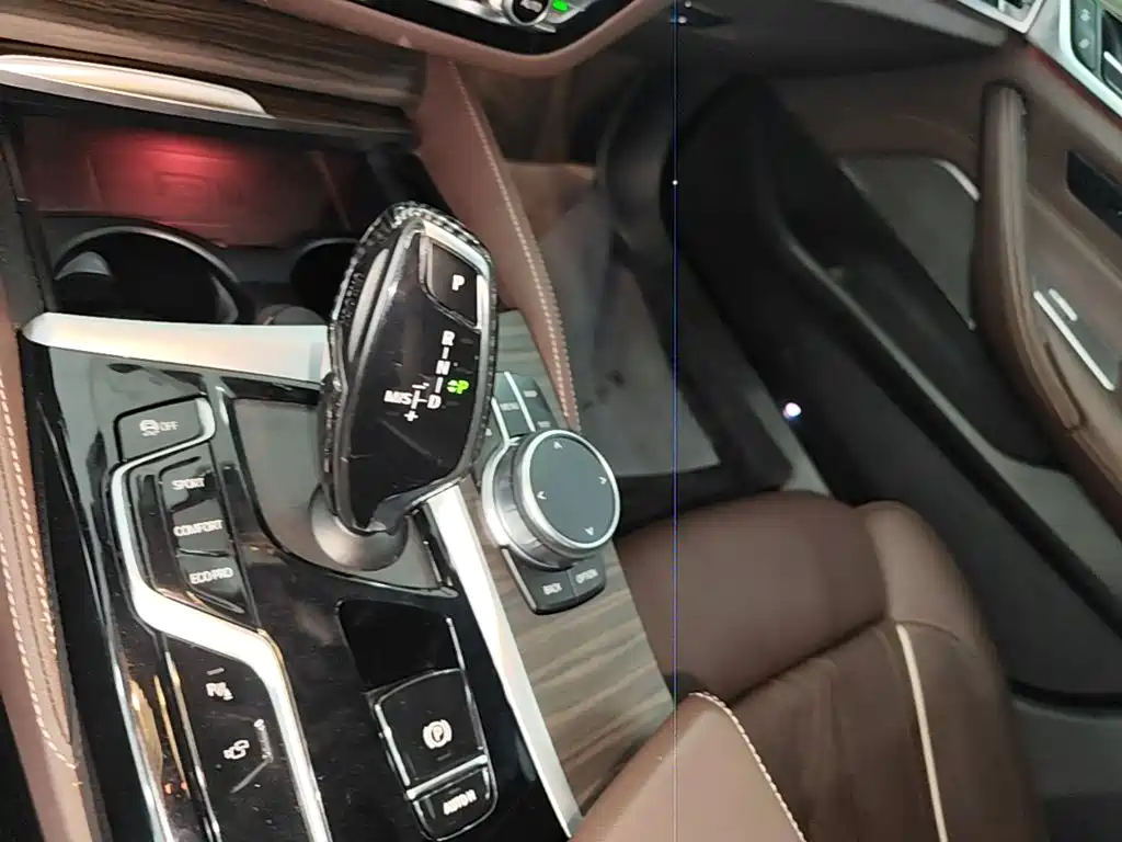BMW 5 Series — миниатюра 14