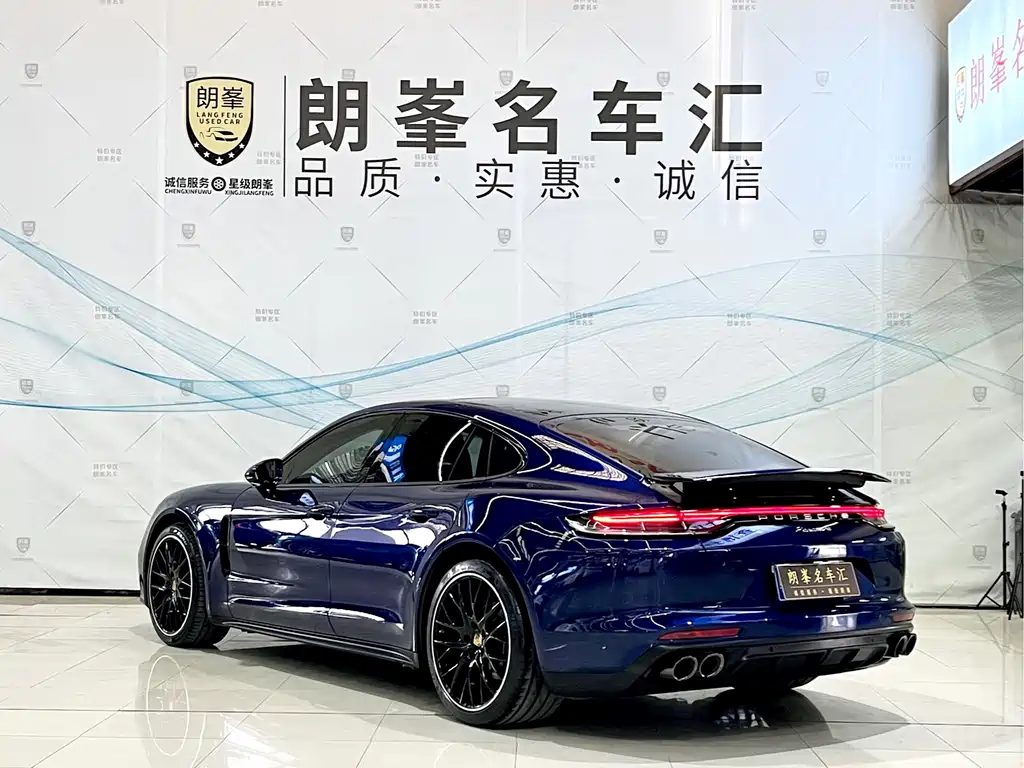 PORSCHE PANAMERA