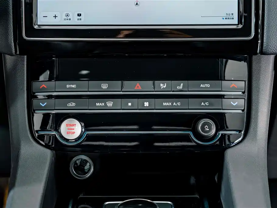 Jaguar F-PACE — миниатюра 13