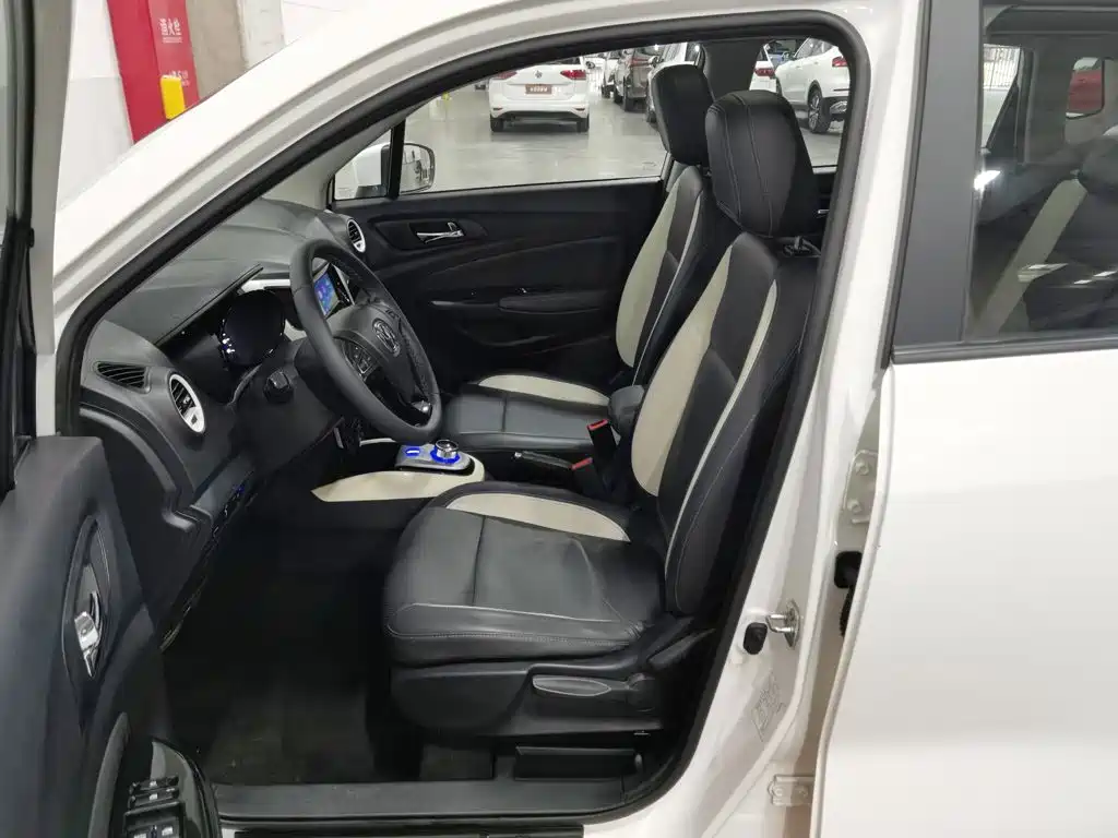 Changan CS15EV — миниатюра 10