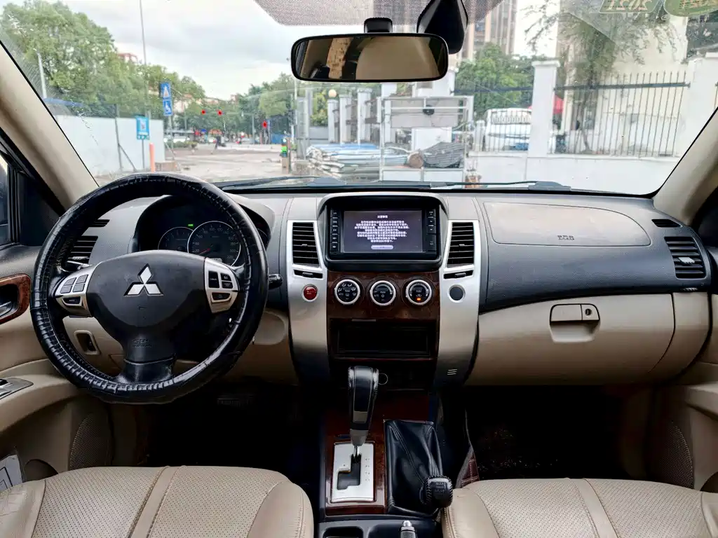 Mitsubishi Pajero Sport — миниатюра 5