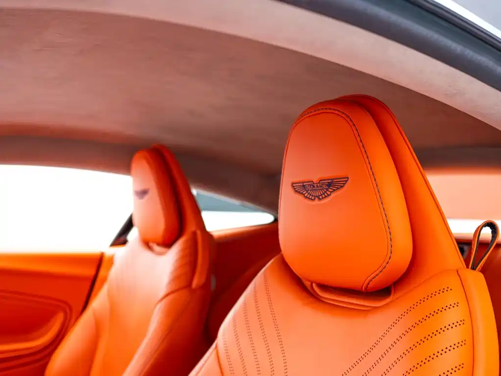 Aston Martin DB11 — миниатюра 15
