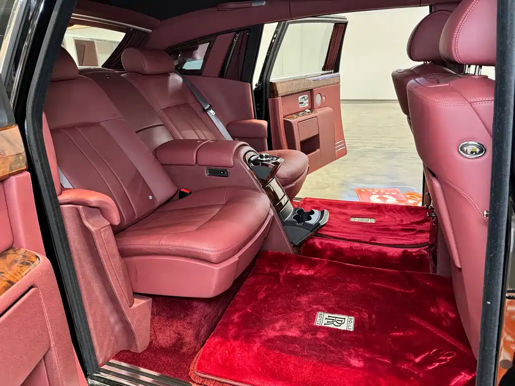 Rolls-Royce Phantom — миниатюра 12