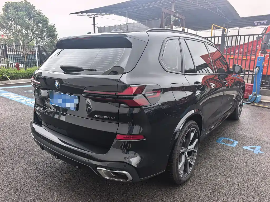 BMW X5 2023 xDrive 30Li Premium M Sport