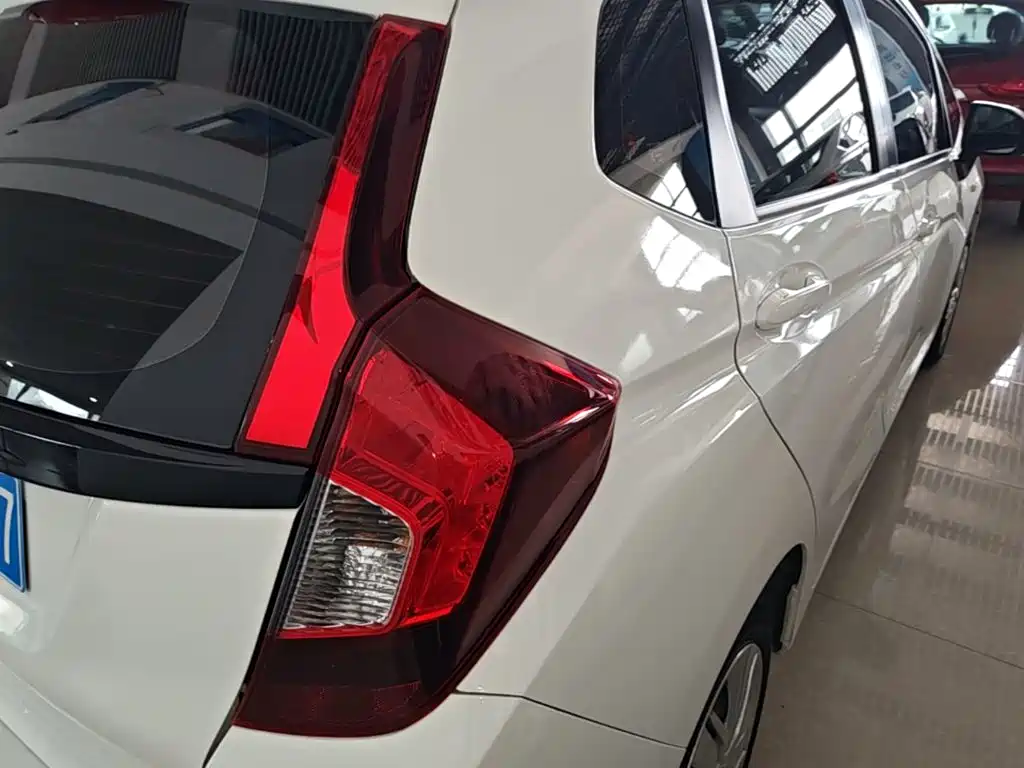 Honda Fit — миниатюра 8