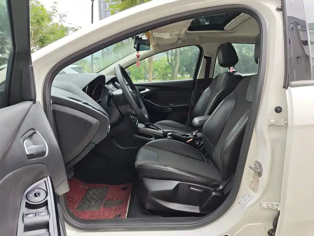 Ford Focus 2012 1.6L AT