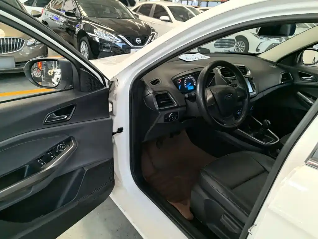 Ford Escort — миниатюра 16