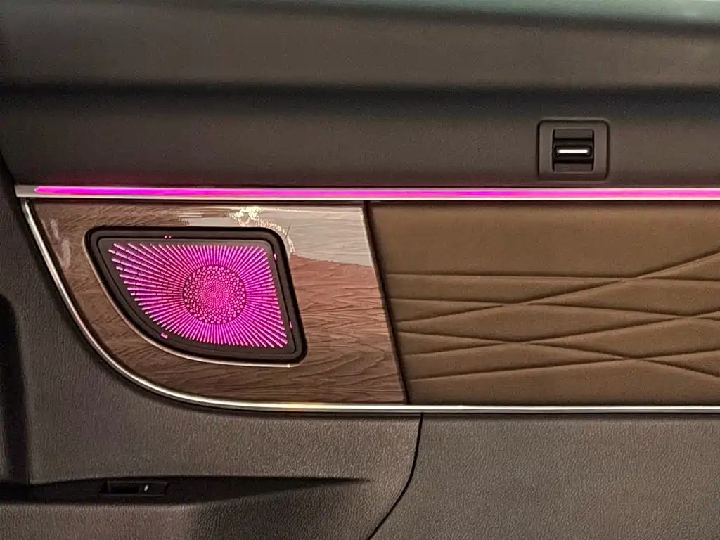Toyota Vellfire — миниатюра 24
