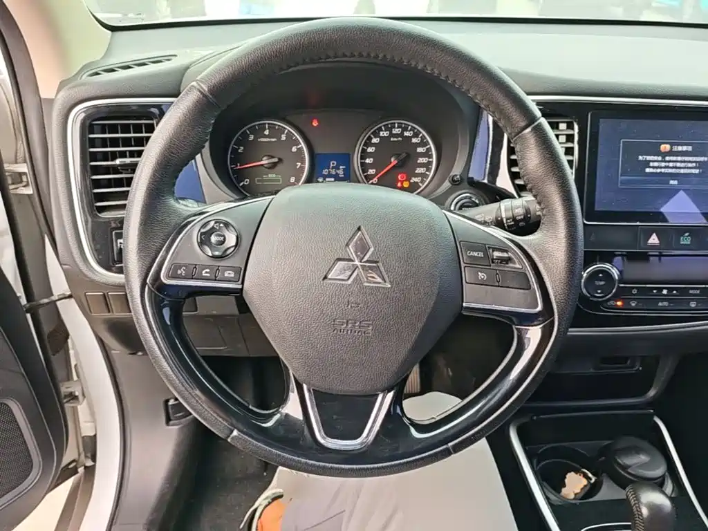 Mitsubishi Outlander — миниатюра 11