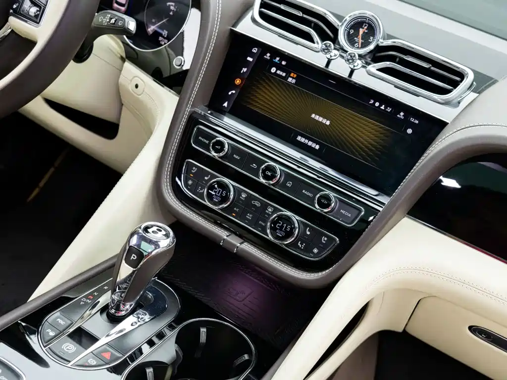 Bentley Bentayga PHEV — миниатюра 18