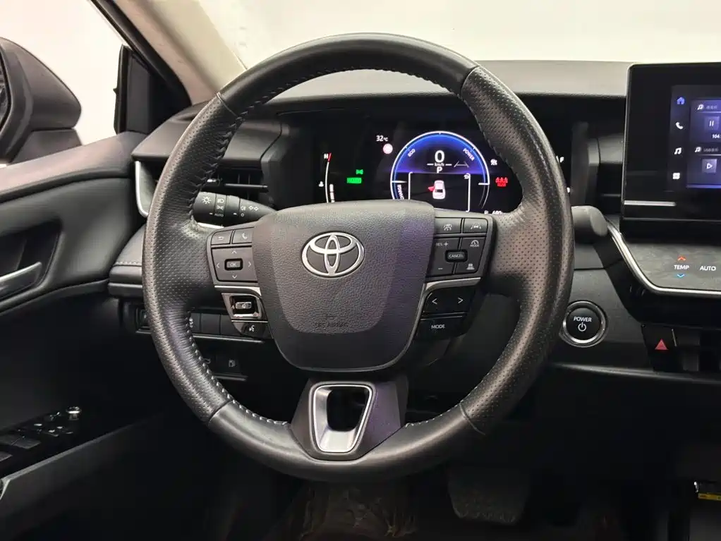 Toyota Camry — миниатюра 12