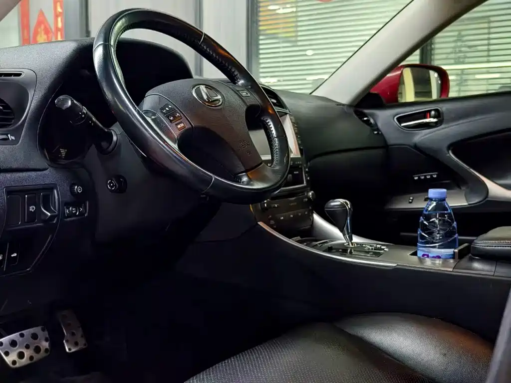 Lexus IS — миниатюра 7