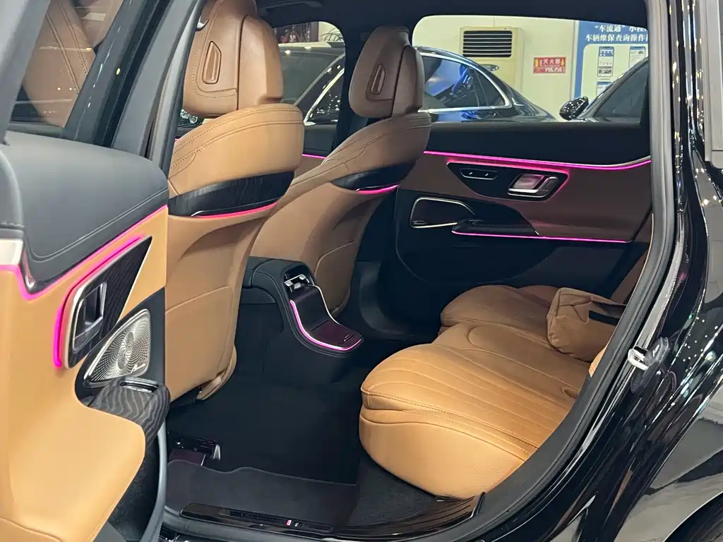 Mercedes-Benz E-Class — миниатюра 11