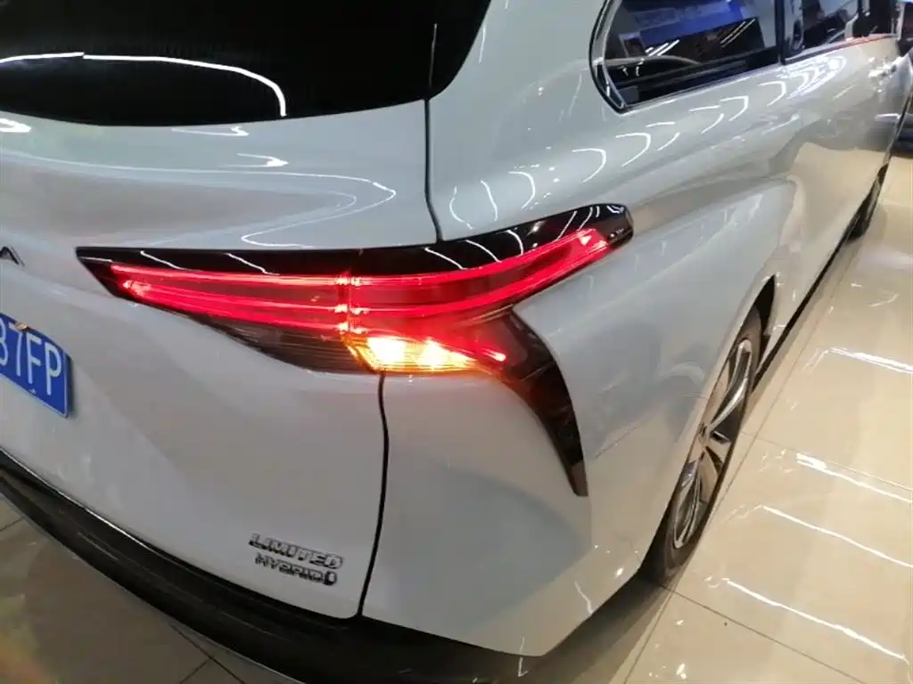 Toyota Sienna 2023 2.5L Luxury