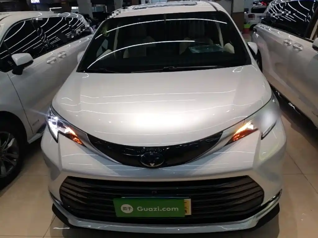 Toyota Sienna 2023 2.5L Luxury