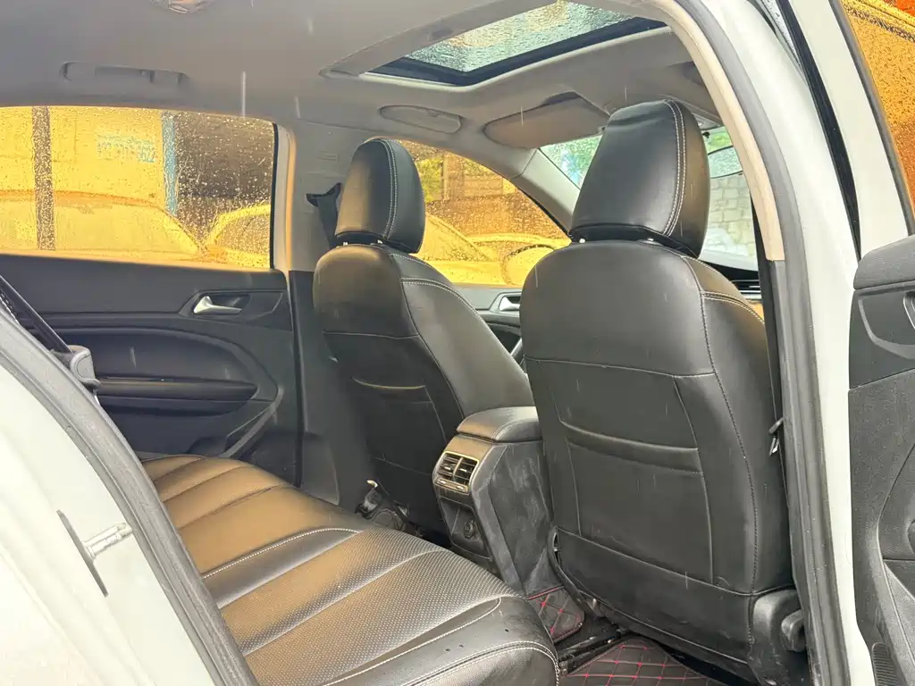 Peugeot 408 — миниатюра 8
