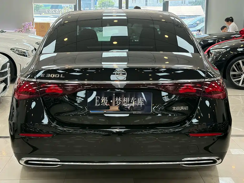 Mercedes-Benz E-Class — миниатюра 3