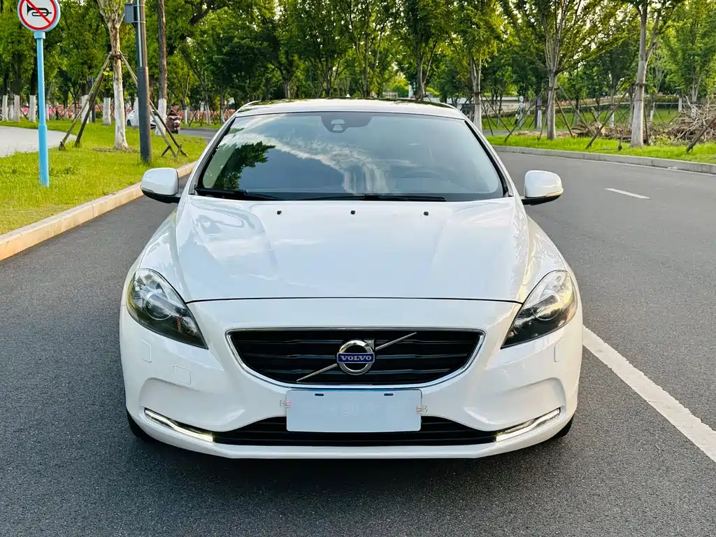 Volvo V40 — миниатюра 2