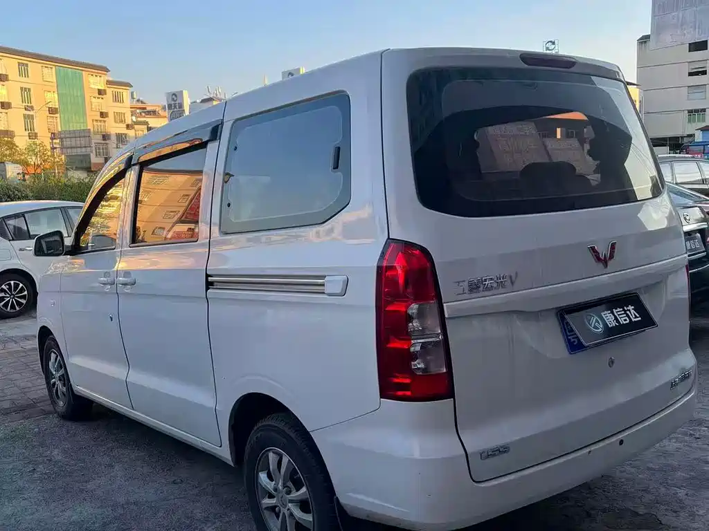 Wuling Hongguang V — миниатюра 7