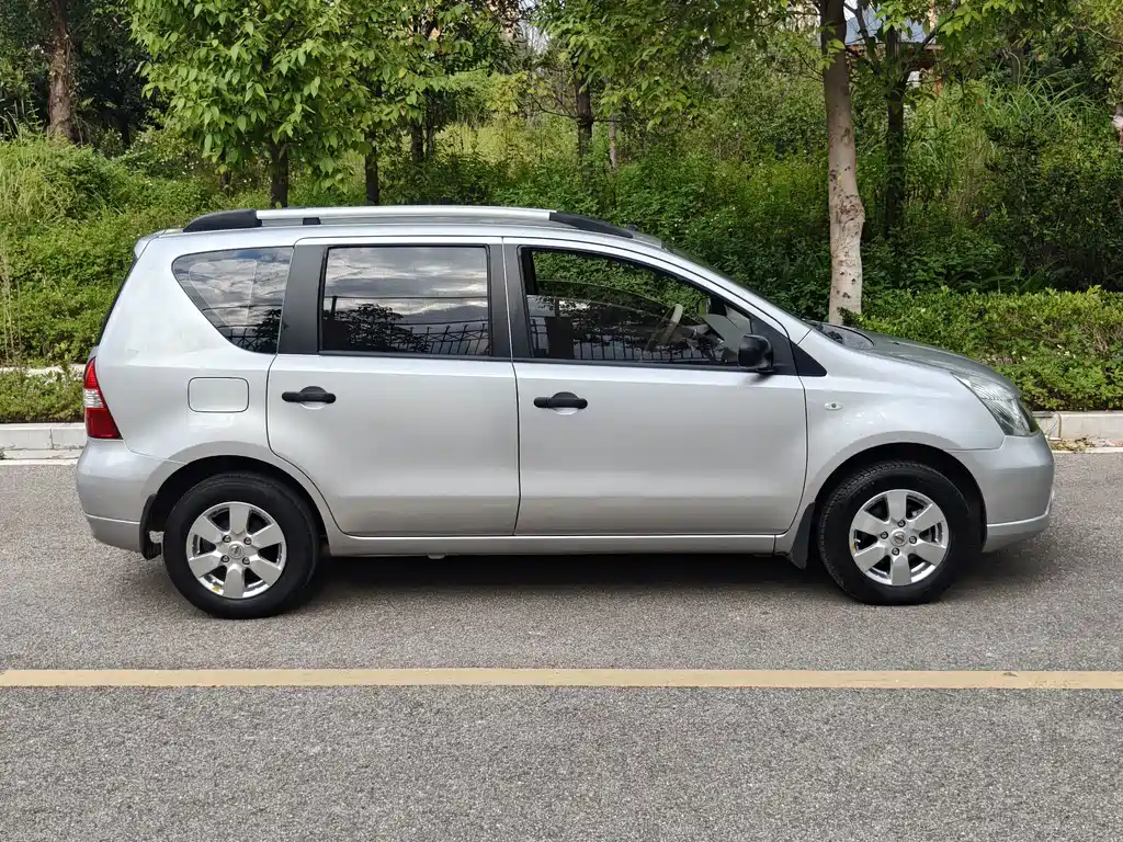 Nissan Livina — миниатюра 5
