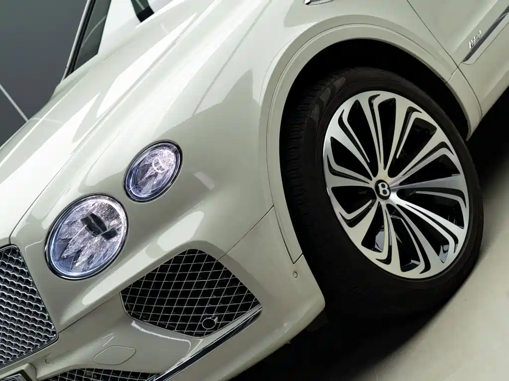 Bentley Bentayga PHEV — миниатюра 3