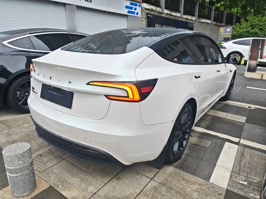 Tesla Model 3 — миниатюра 7