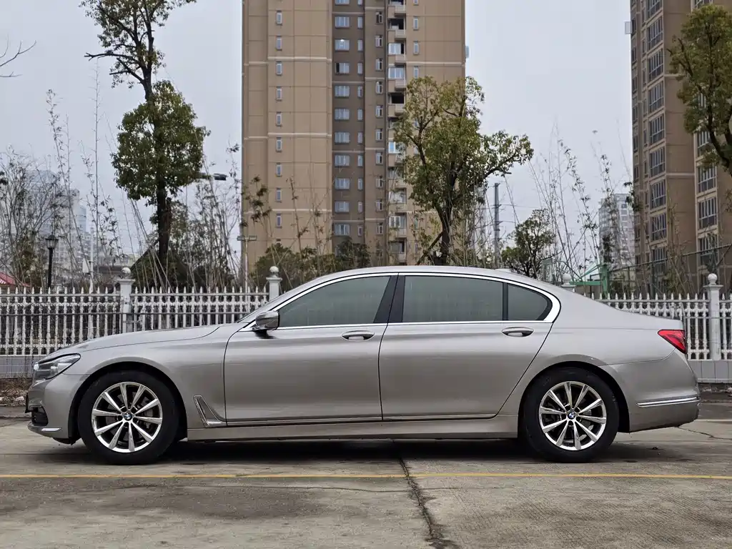 BMW 7 SERIES
