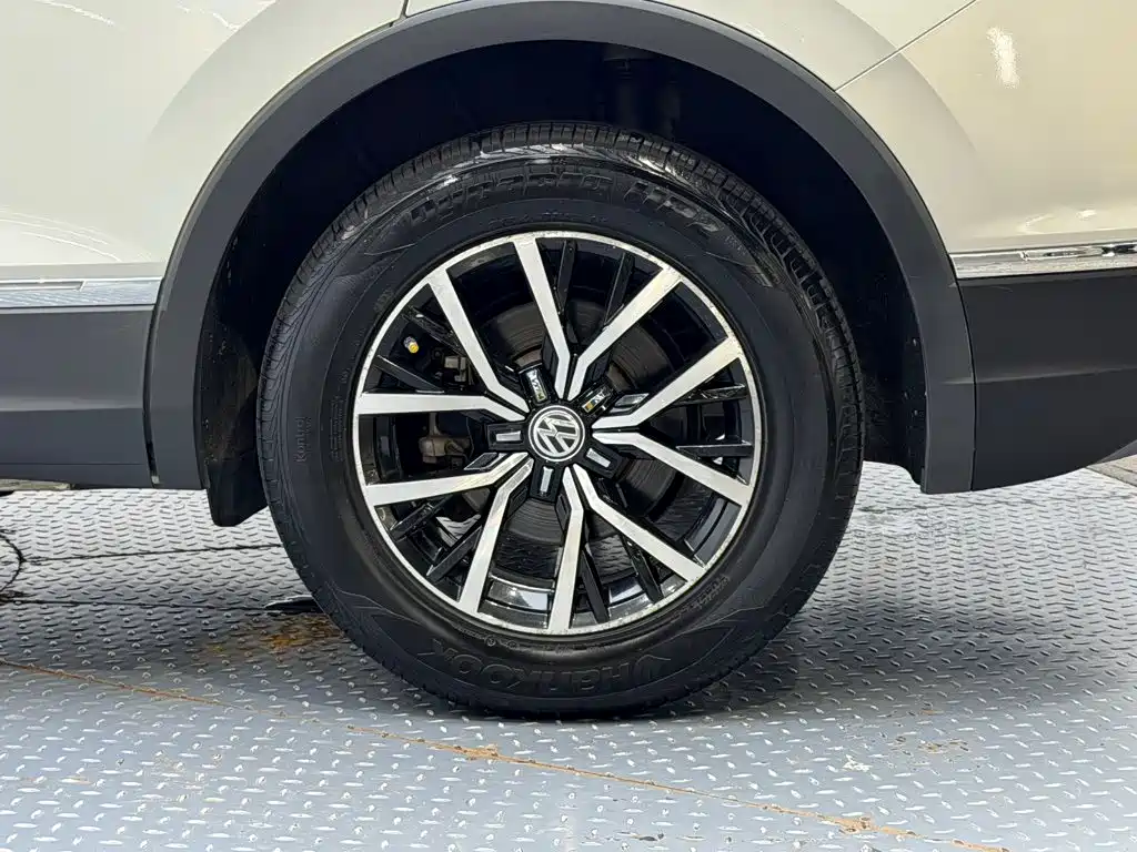 Volkswagen Tiguan L — миниатюра 17