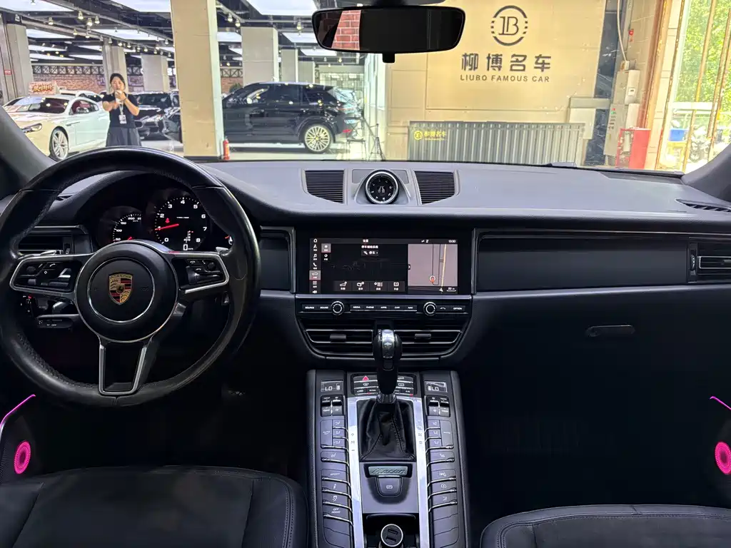 Porsche Macan — миниатюра 11