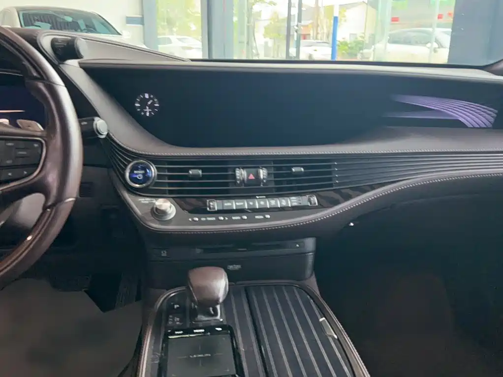 Lexus LS — миниатюра 6