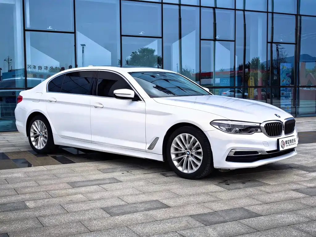 BMW 5 Series — миниатюра 3