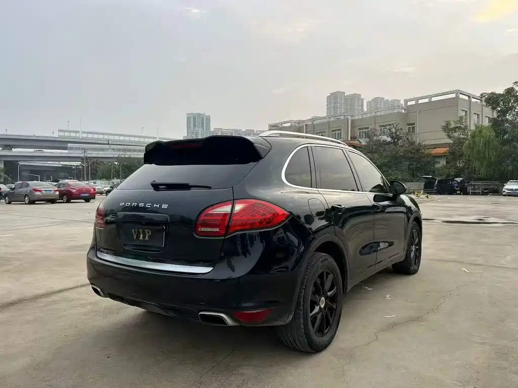 Porsche Cayenne — миниатюра 9