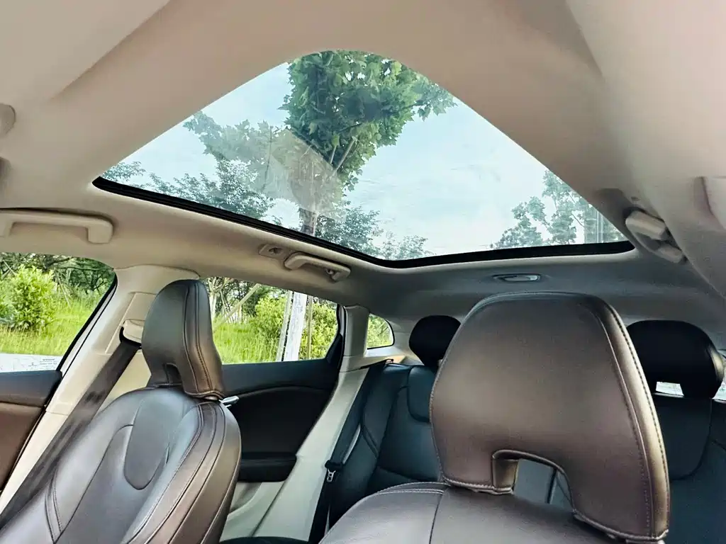 Volvo V40 — миниатюра 17
