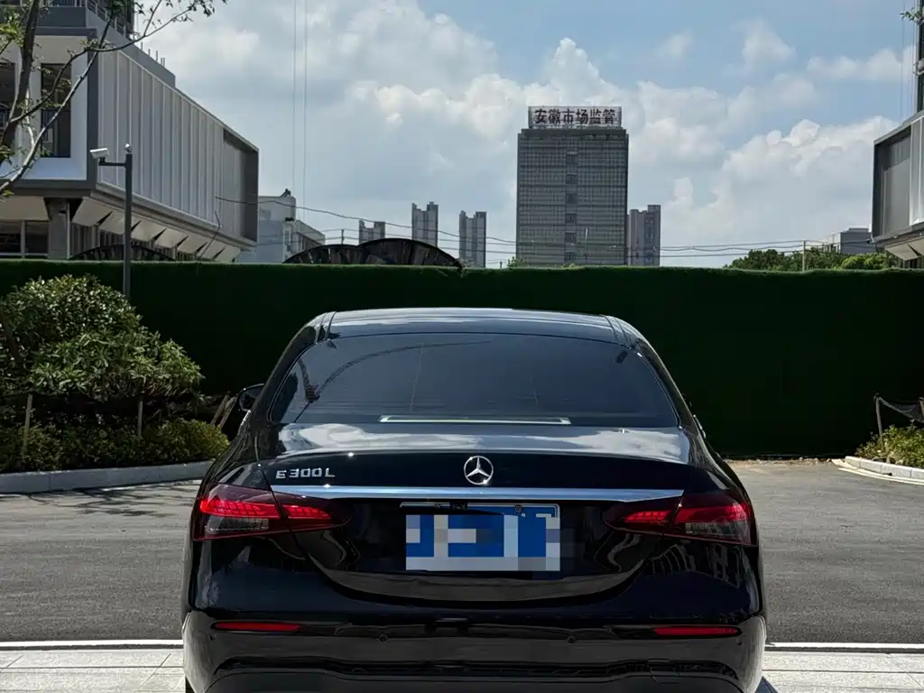 Mercedes-Benz E-Class — миниатюра 10