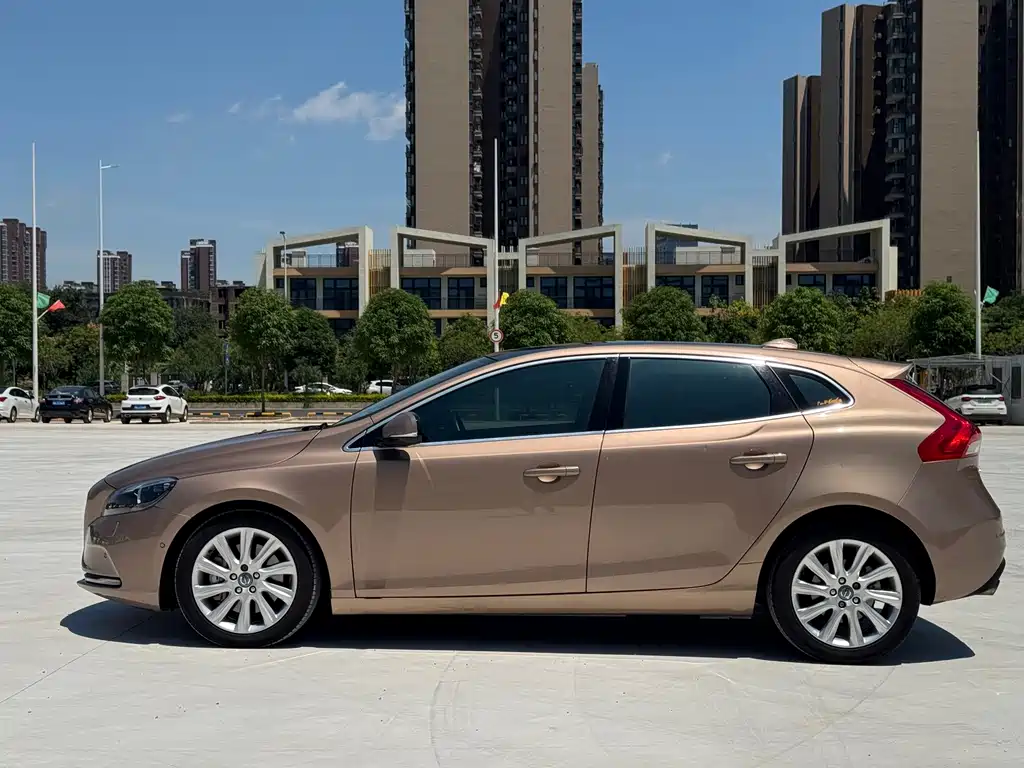 Volvo V40 — миниатюра 8