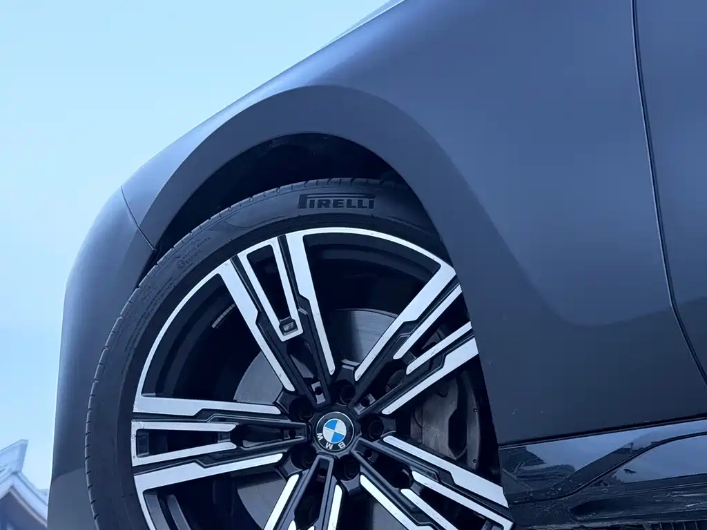 BMW 7 Series — миниатюра 14