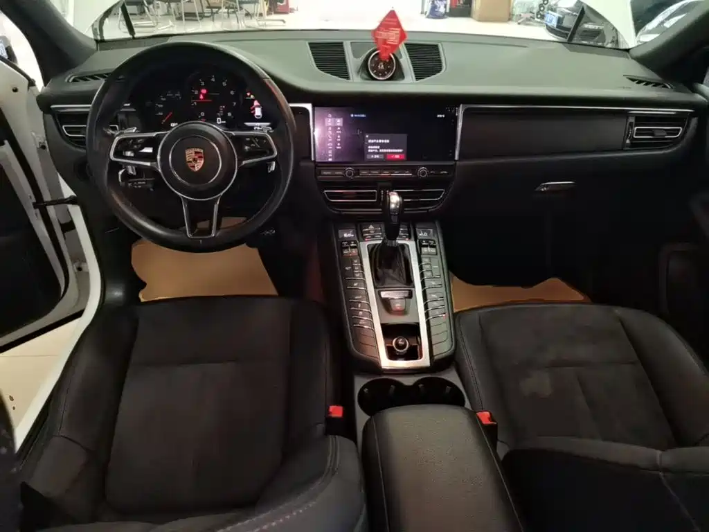 Porsche Macan — миниатюра 10