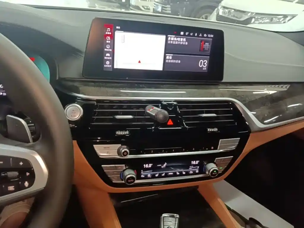 BMW 5 Series — миниатюра 13