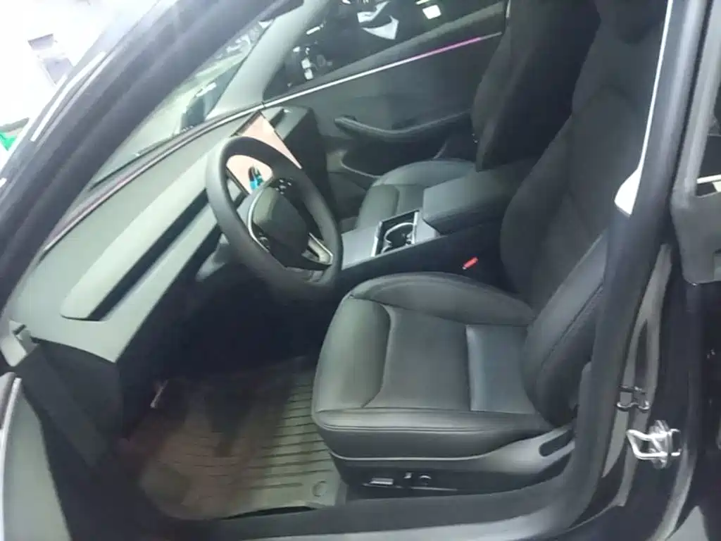 Tesla Model 3 — миниатюра 15