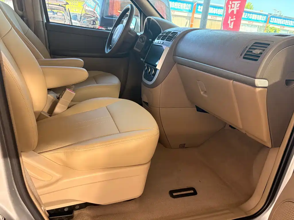 Buick GL8 — миниатюра 13
