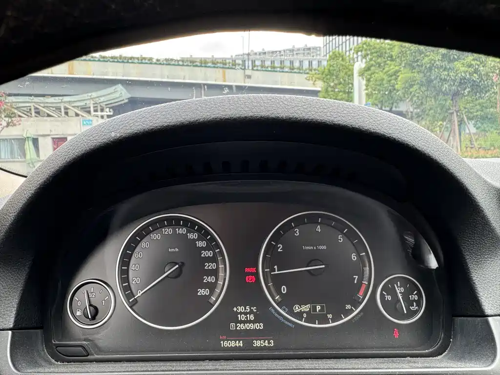 BMW 5 Series — миниатюра 13