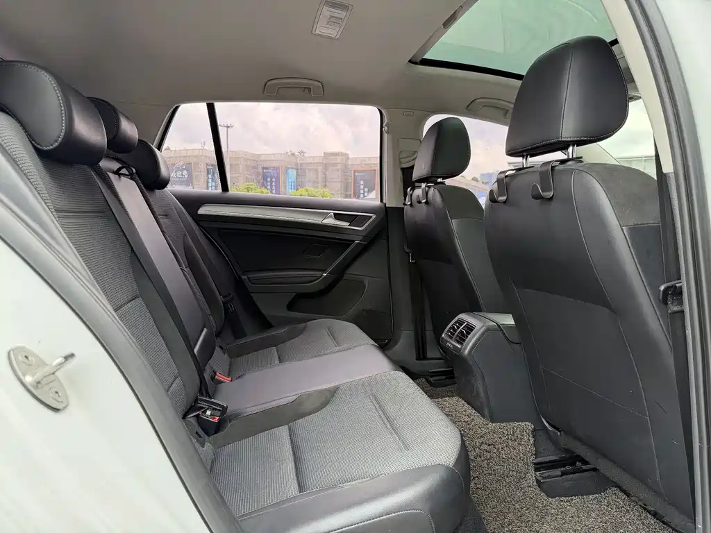 Volkswagen Golf — миниатюра 11