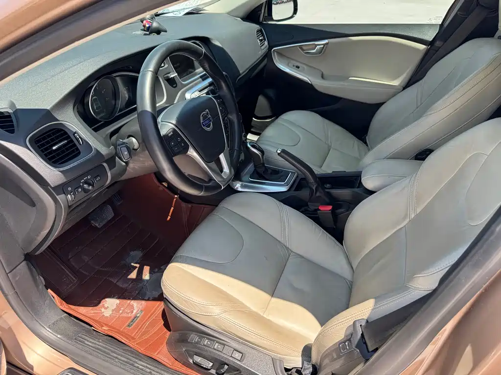 Volvo V40 — миниатюра 9