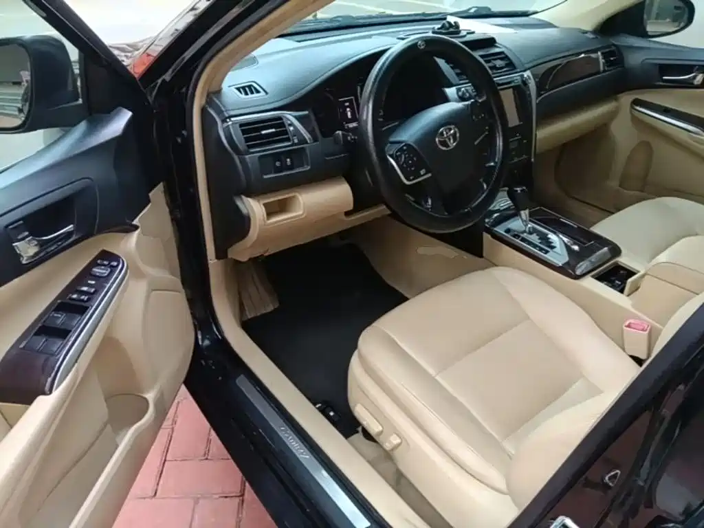 Toyota Camry — миниатюра 16