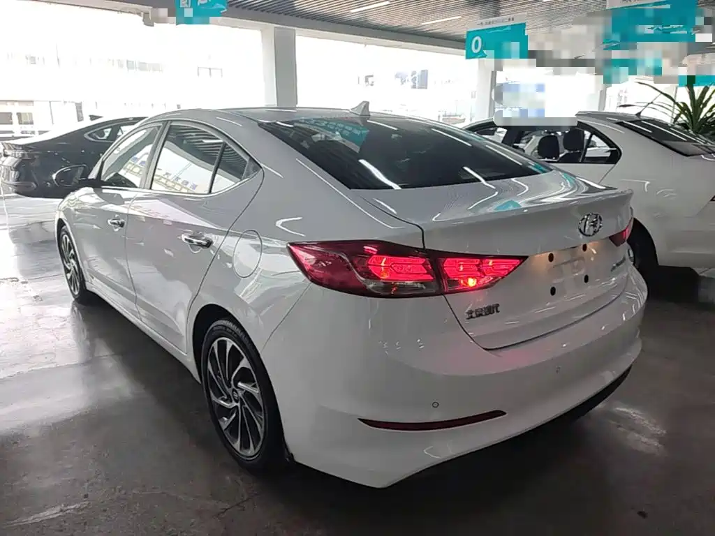 Hyundai Elantra — миниатюра 23