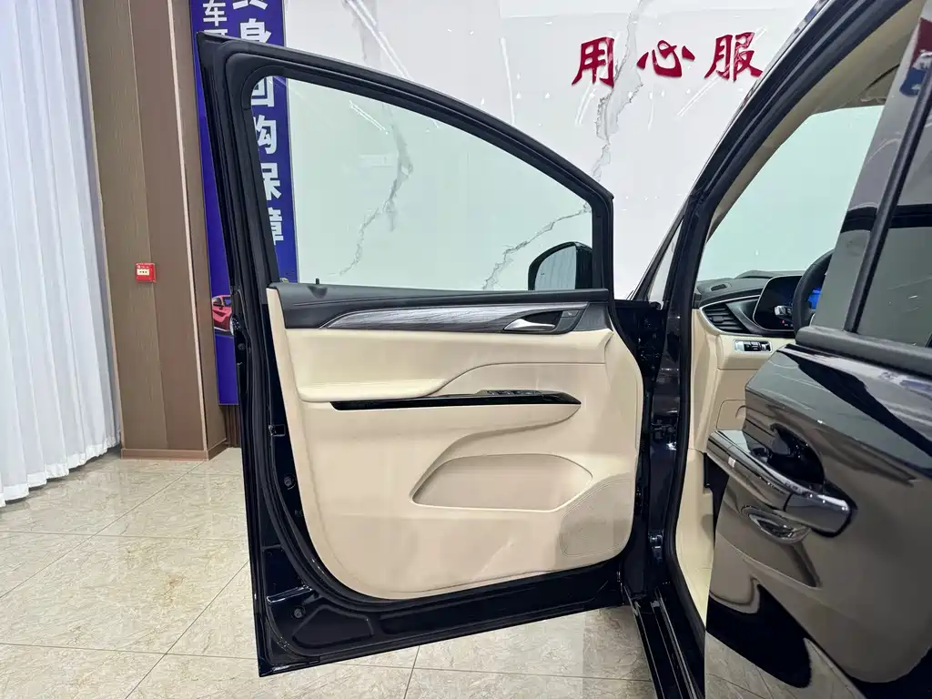Buick GL8 Hybrid — миниатюра 17