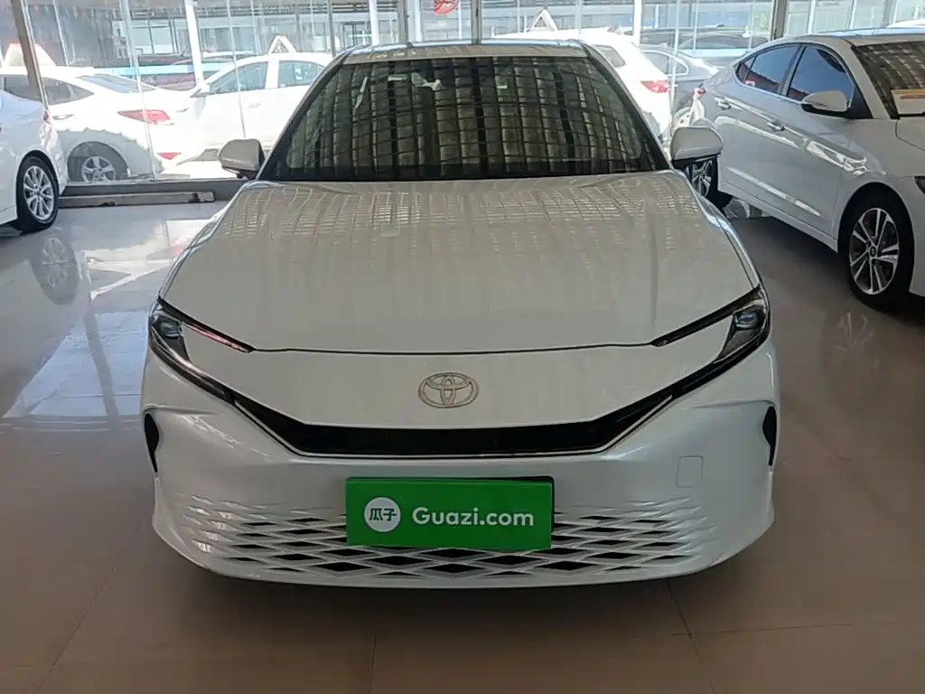 Toyota Camry — миниатюра 3