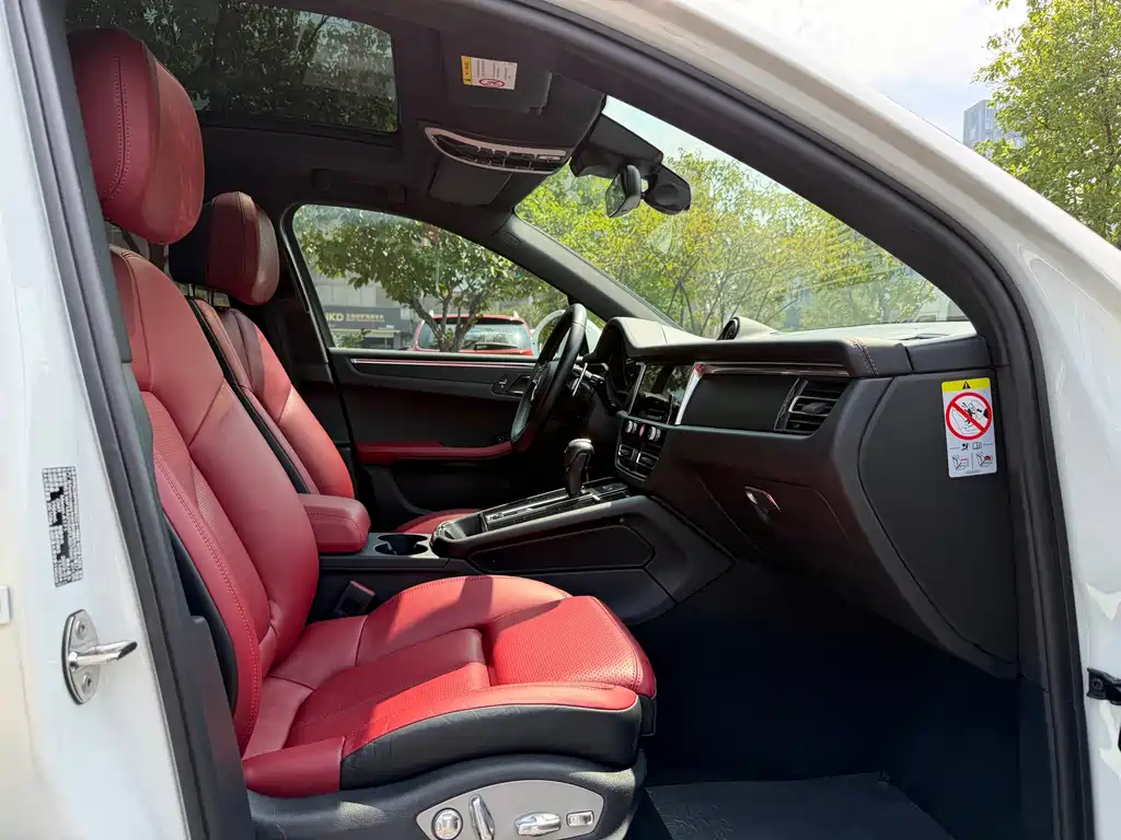 Porsche Macan — миниатюра 9