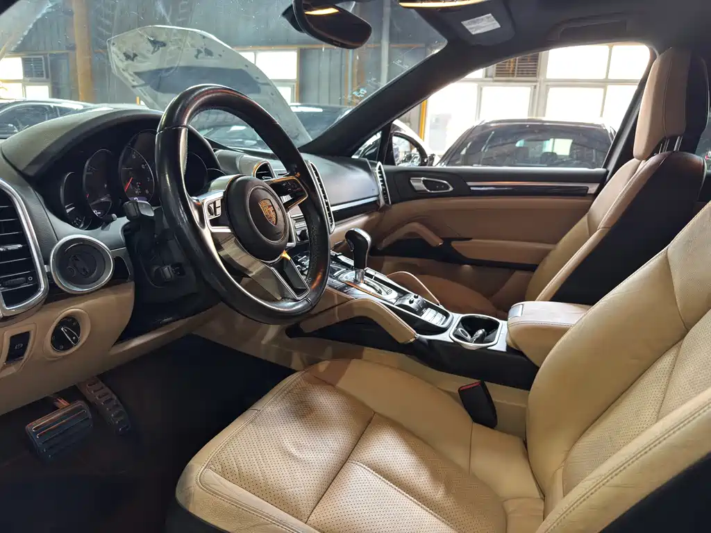 Porsche Cayenne — миниатюра 4