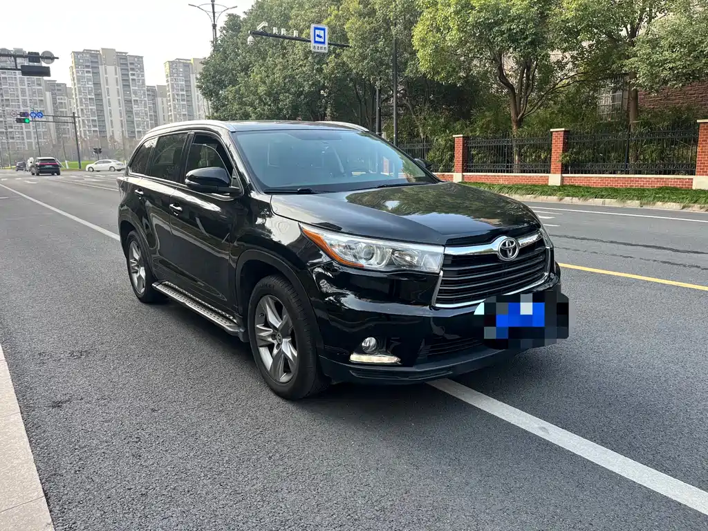 TOYOTA HIGHLANDER